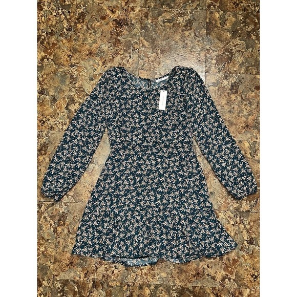 Francesca’s Mi ami Women’s Dress Size Medium Keyhole Long Sleeve Green Floral - Picture 1 of 11